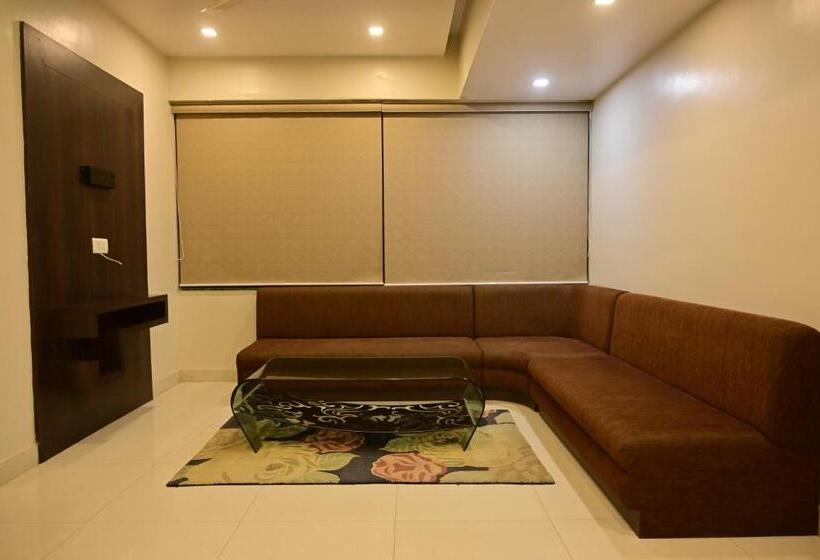 هتل Treebo Premium Mahal Inn