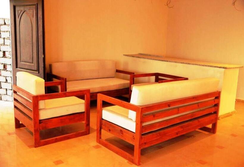 هتل Zain Dive Inn