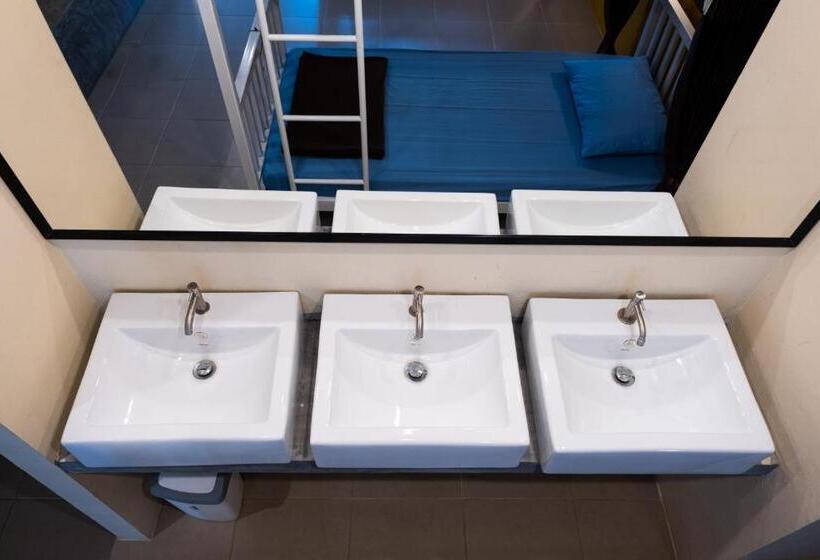 Krabi Freedom Hostel And Bar