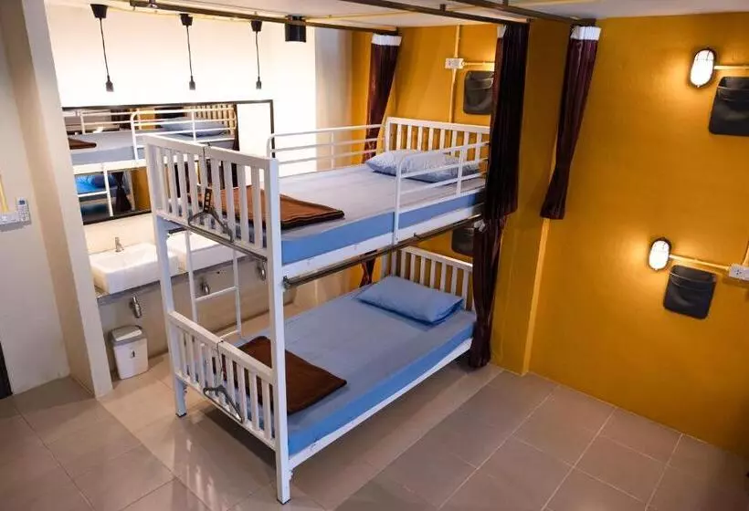 Krabi Freedom Hostel And Bar