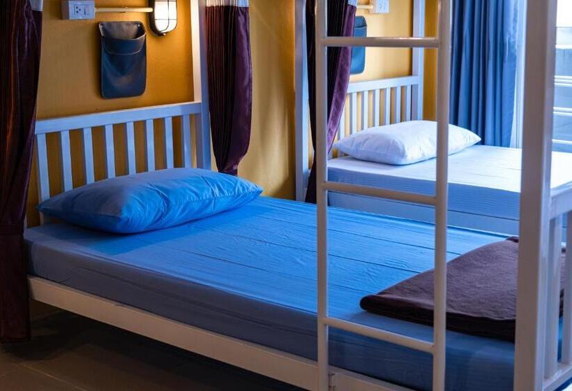 Krabi Freedom Hostel And Bar