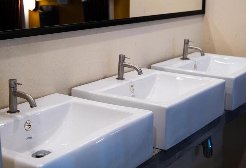 Krabi Freedom Hostel And Bar