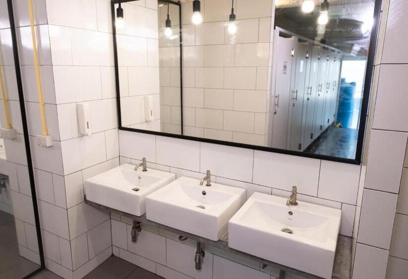 Krabi Freedom Hostel And Bar