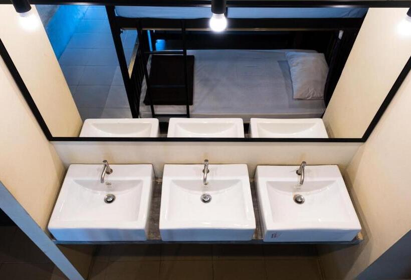 Krabi Freedom Hostel And Bar