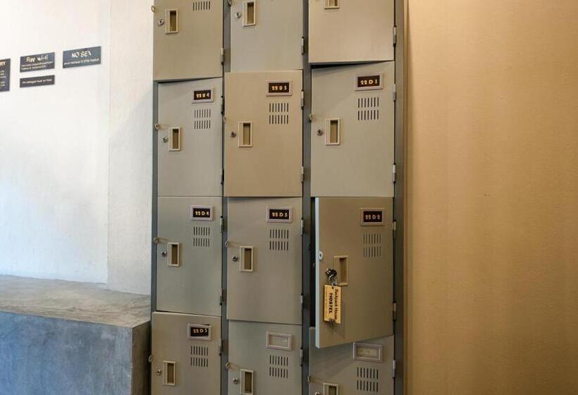 Krabi Freedom Hostel And Bar