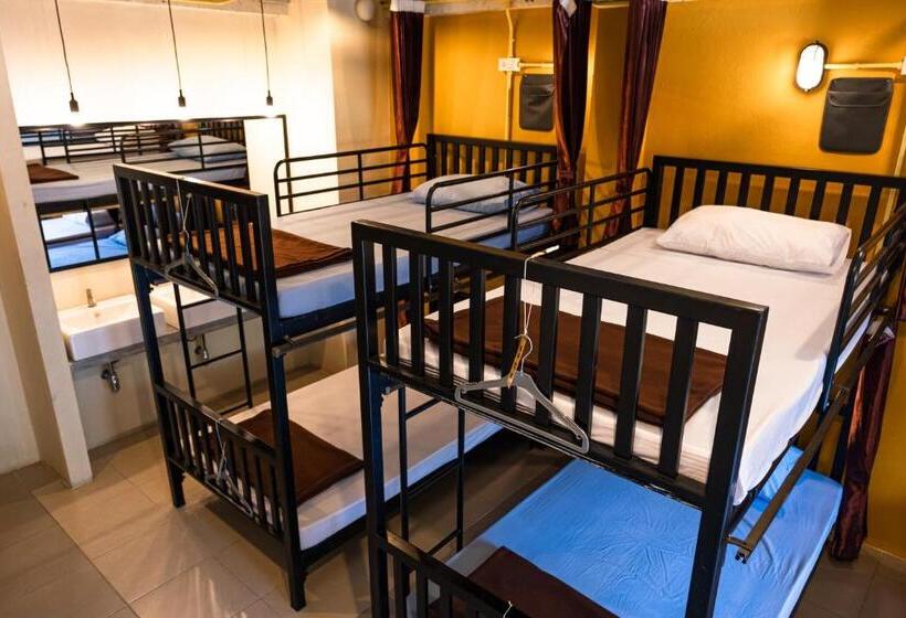 Krabi Freedom Hostel And Bar