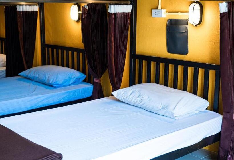 Krabi Freedom Hostel And Bar