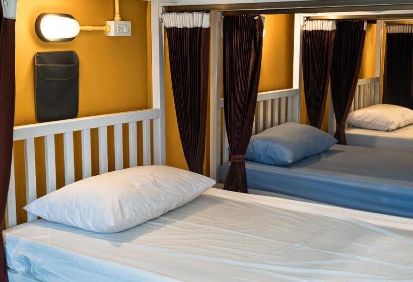 Krabi Freedom Hostel And Bar