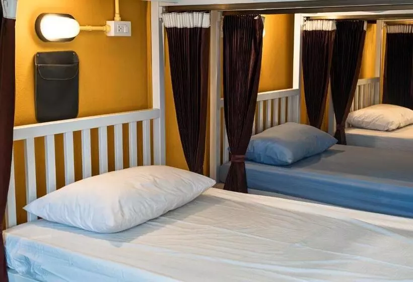 Krabi Freedom Hostel And Bar