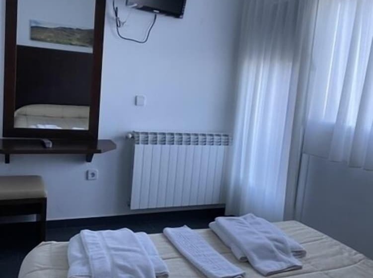 بنسيون Hostal La Pinilla