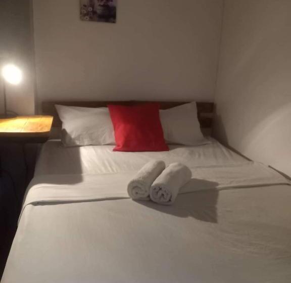 Albergue Lojed Sean Bed And Space