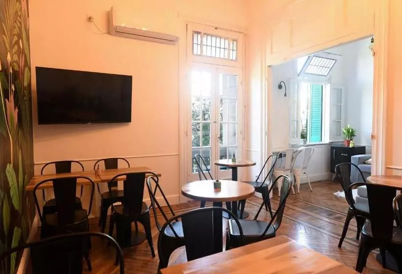 تختخواب و صبحانه Cambacuá