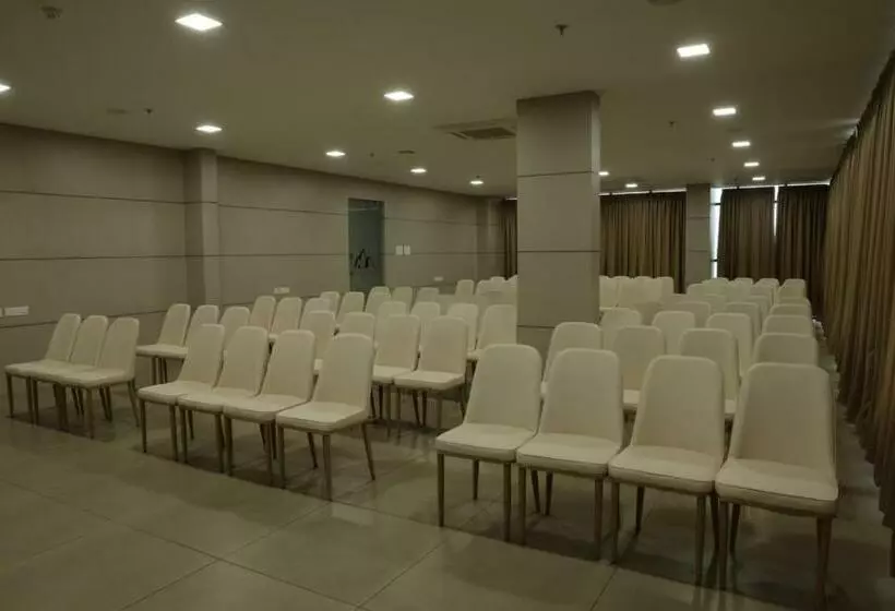 Dreamotel Luxury Suites And Rooms