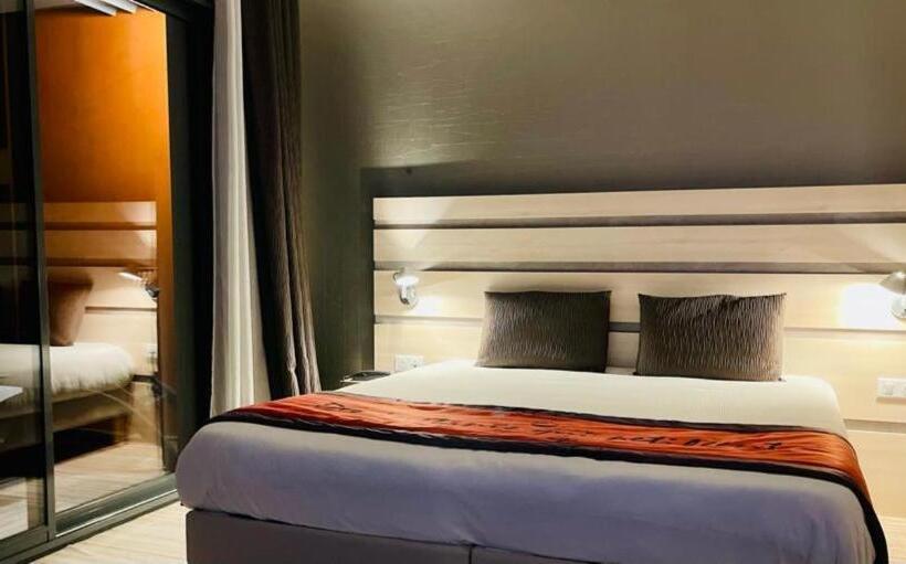 Отель Au Coeur Des Bulles