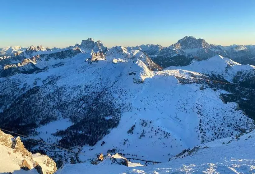 ホテル Garní Ladinia