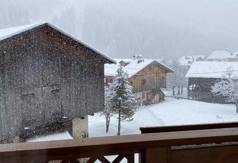 ホテル Garní Ladinia