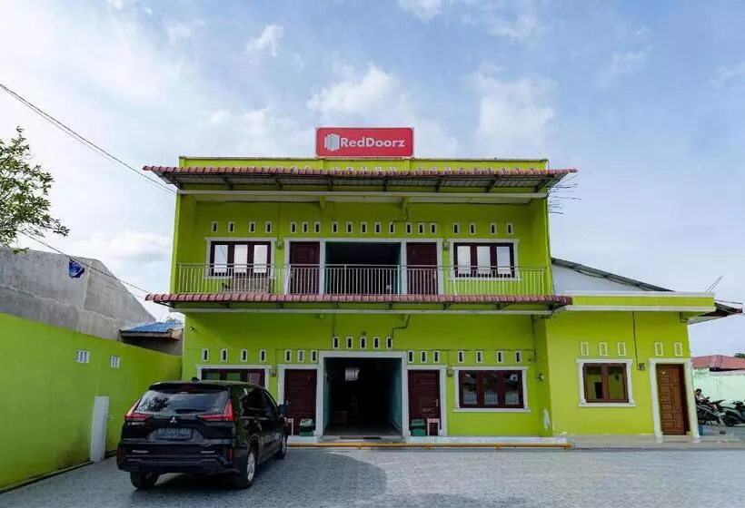 هتل Reddoorz Syariah Near Uisu Medan