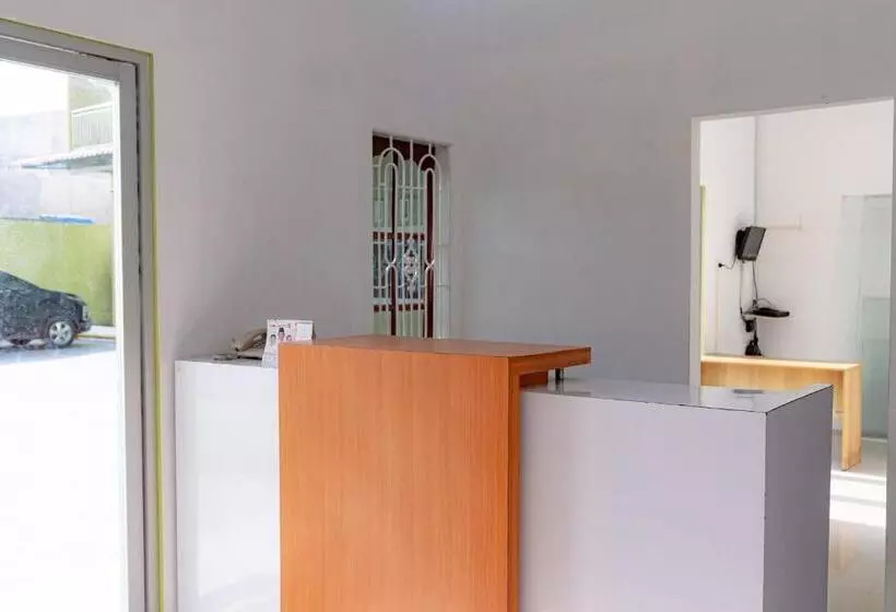 هتل Reddoorz Syariah Near Uisu Medan