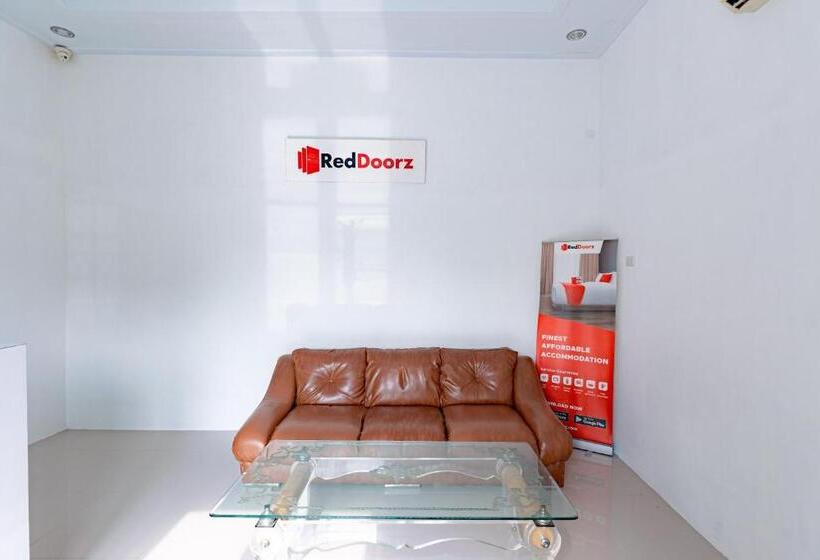 ホテル Reddoorz Syariah Near Uisu Medan