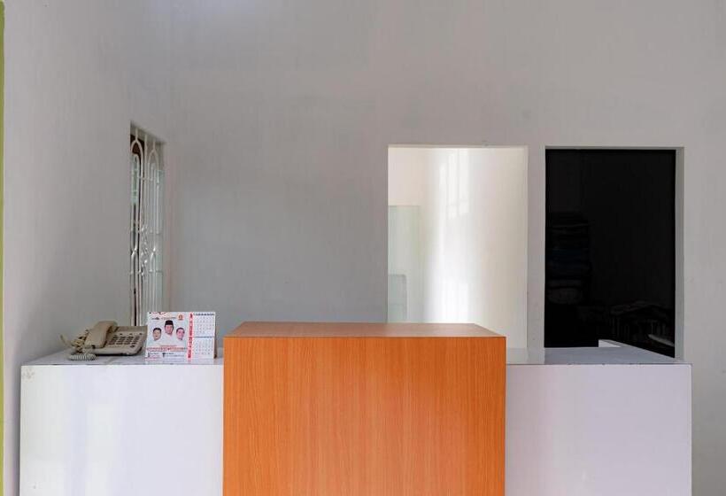 ホテル Reddoorz Syariah Near Uisu Medan