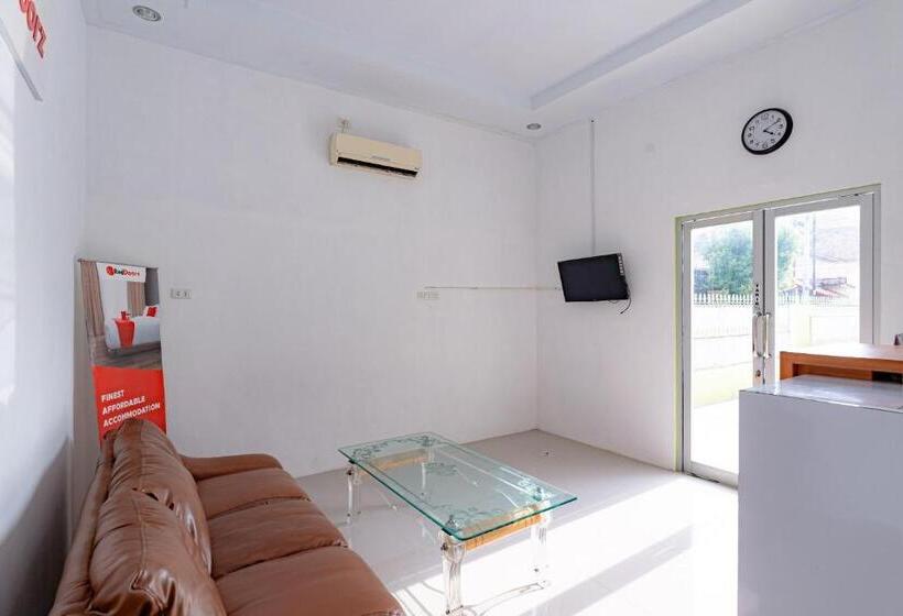 ホテル Reddoorz Syariah Near Uisu Medan