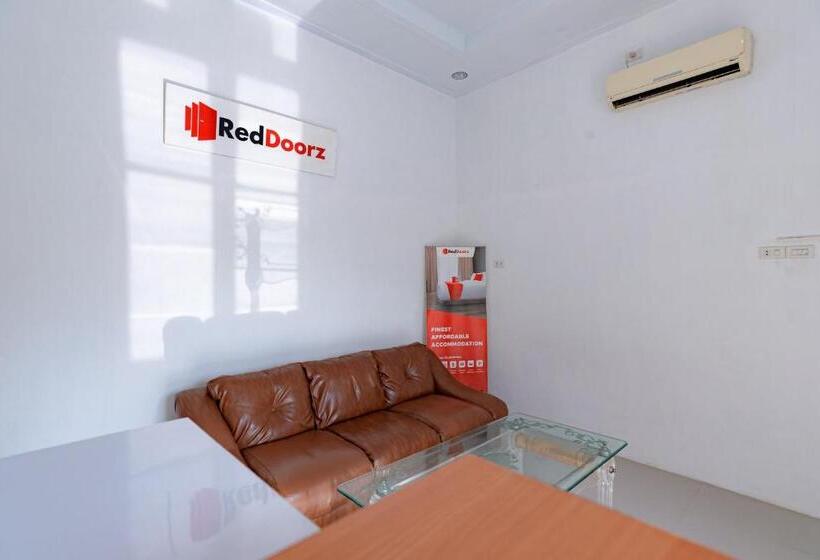 ホテル Reddoorz Syariah Near Uisu Medan
