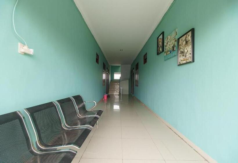 ホテル Reddoorz Syariah Near Uisu Medan