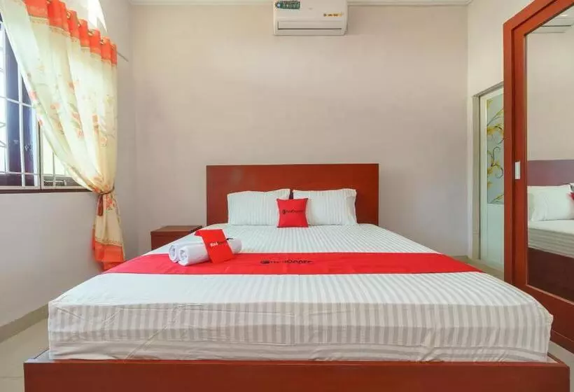 هتل Reddoorz Syariah Near Uisu Medan
