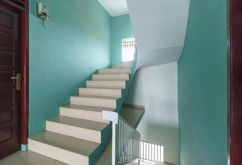 ホテル Reddoorz Syariah Near Uisu Medan