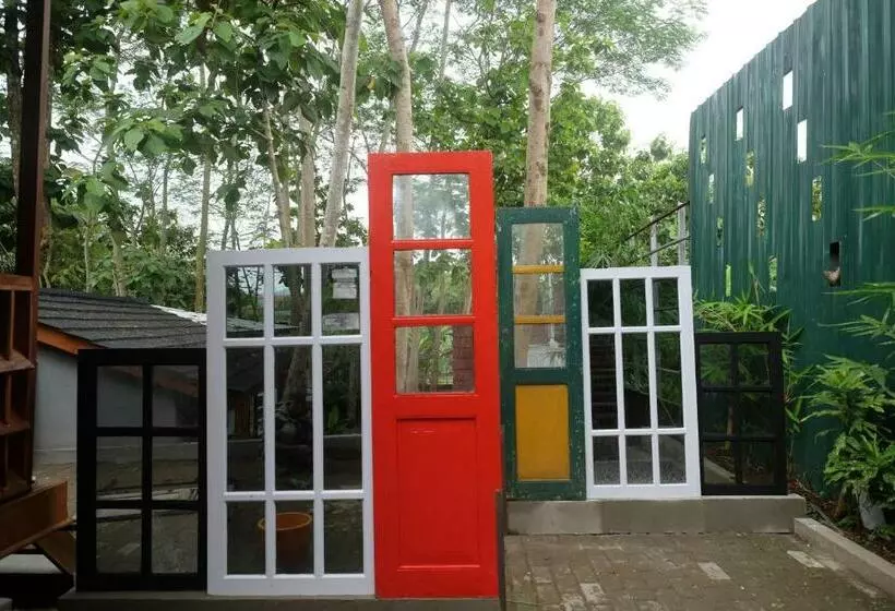 ホテル Urbanview Villa Lukulo Kebumen By Reddoorz