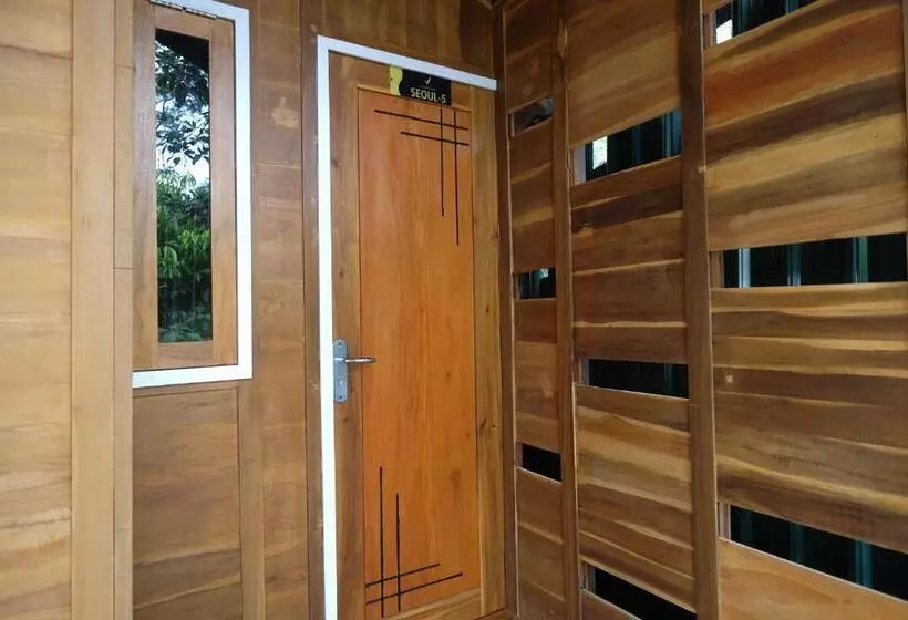 ホテル Urbanview Villa Lukulo Kebumen By Reddoorz