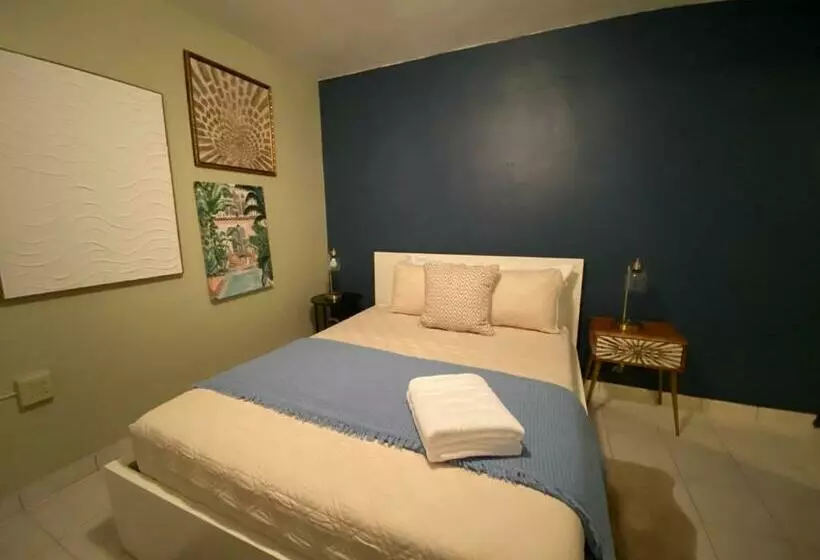 El Flamingo Beach Club