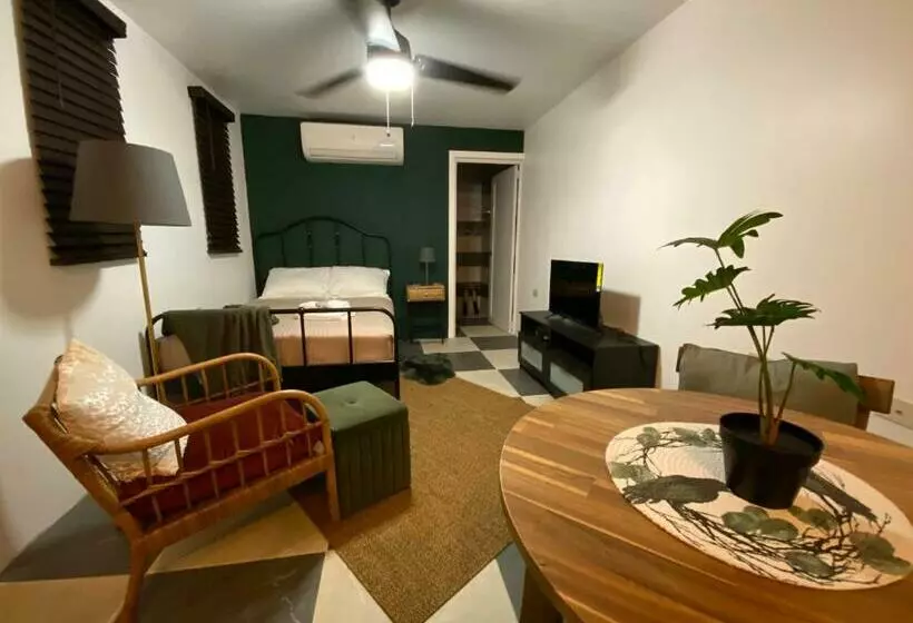 El Flamingo Beach Club