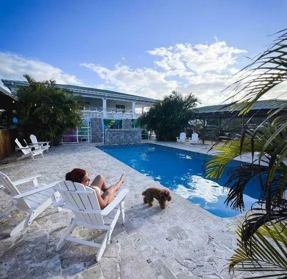 El Flamingo Beach Club