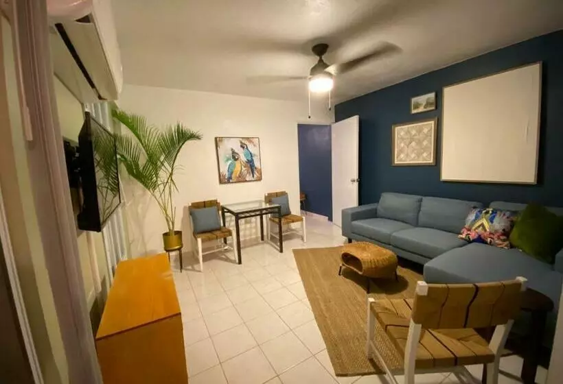 El Flamingo Beach Club