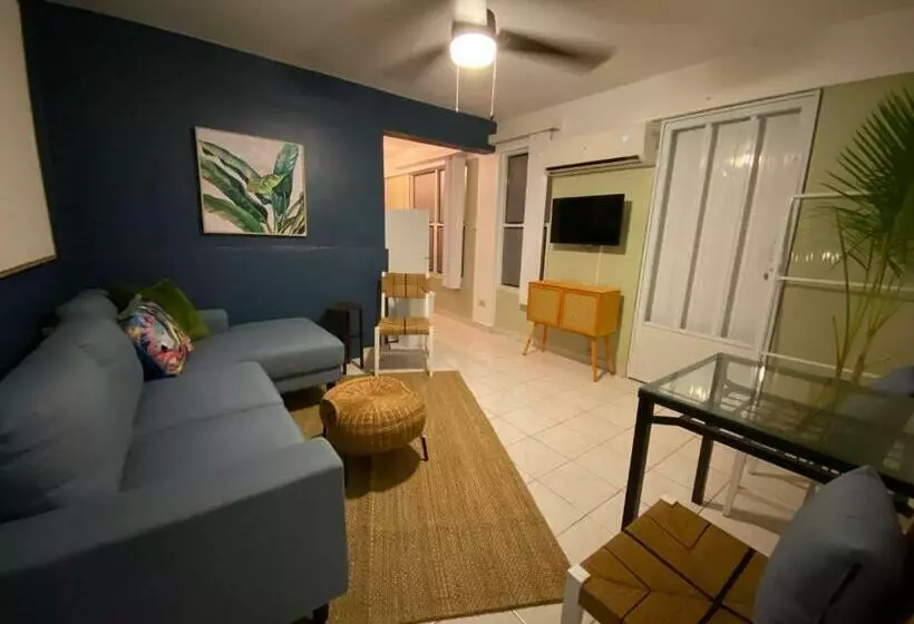 El Flamingo Beach Club