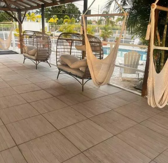 El Flamingo Beach Club