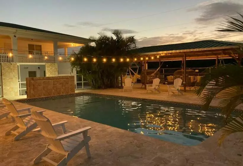 El Flamingo Beach Club