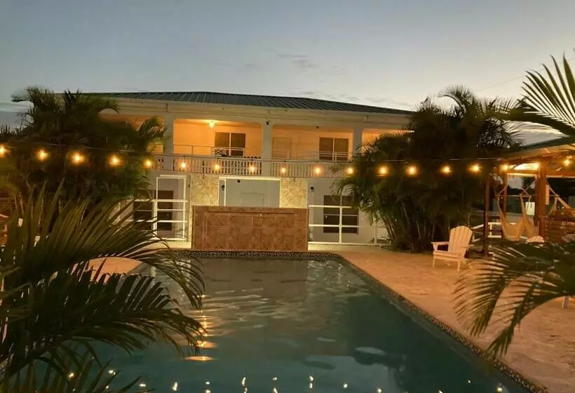 El Flamingo Beach Club