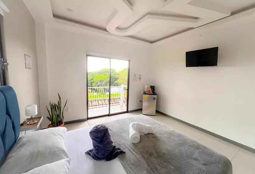 Majatalo Casa Garitas Guesthouse & Car Rental   Free Sjo Airport Shuttle