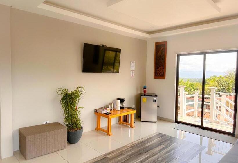 بنسيون Casa Garitas Guesthouse & Car Rental   Free Sjo Airport Shuttle