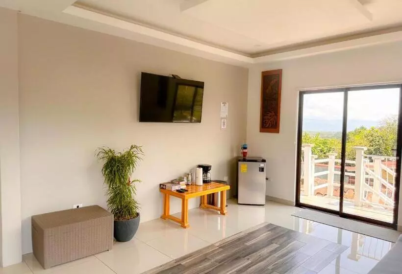 Majatalo Casa Garitas Guesthouse & Car Rental   Free Sjo Airport Shuttle