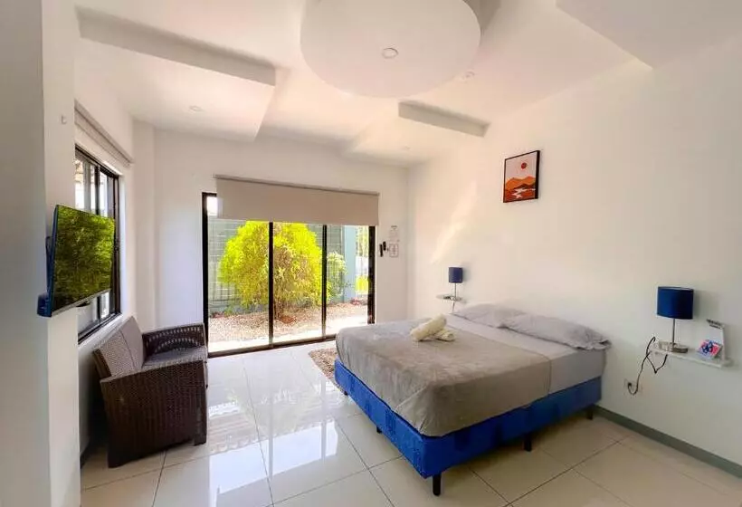 Majatalo Casa Garitas Guesthouse & Car Rental   Free Sjo Airport Shuttle