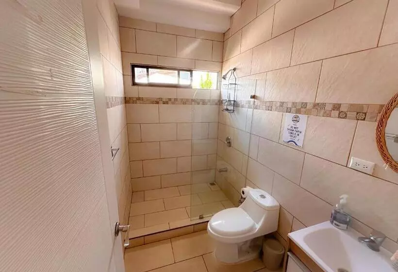 Majatalo Casa Garitas Guesthouse & Car Rental   Free Sjo Airport Shuttle