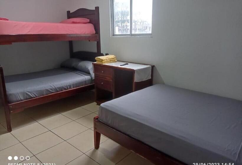 بنسيون Hostal Samary