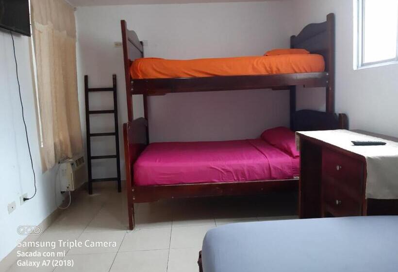 بنسيون Hostal Samary