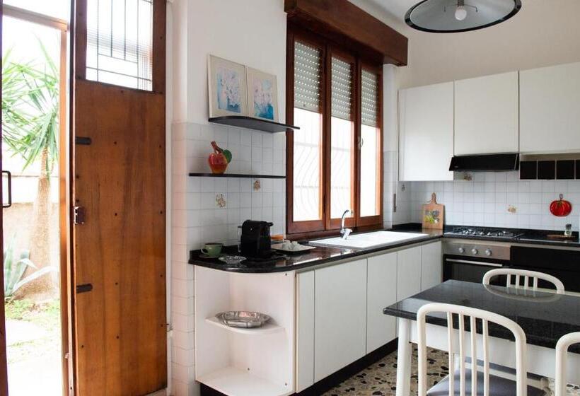 פנסיון La Rosa Rooms & Holiday Home