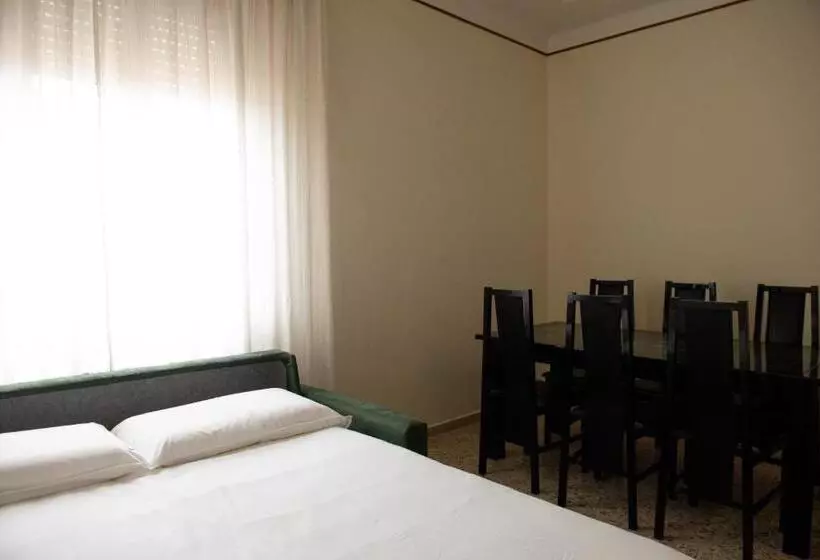 ペンション La Rosa Rooms & Holiday Home