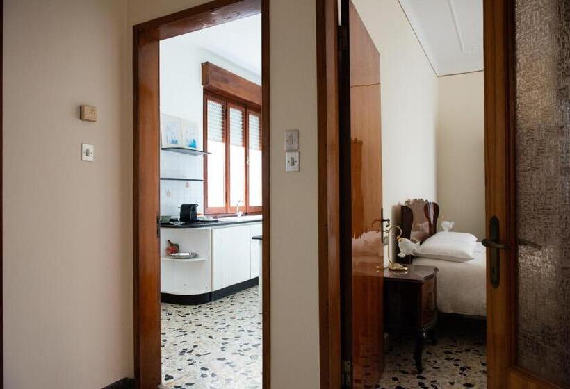 פנסיון La Rosa Rooms & Holiday Home