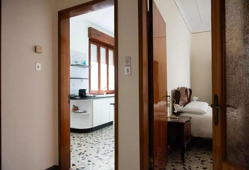 ペンション La Rosa Rooms & Holiday Home